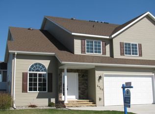 4727 Lynnbrook Ln, Grand Forks, ND 58201
