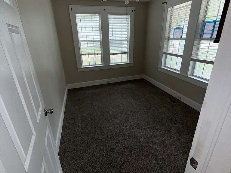 528 Newton Ave — Photo 2