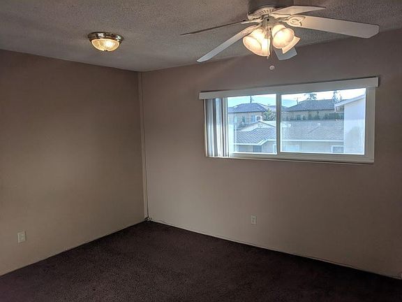 2nd image of 943 Fairview Ave #Townhouse