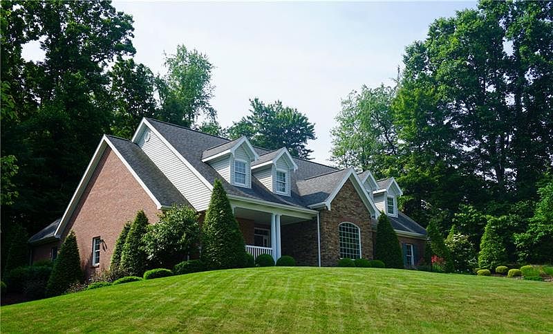 1st image of 105 Woodbrook Ct