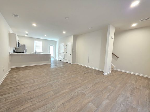 3rd image of 426 Creekbed Cir #1