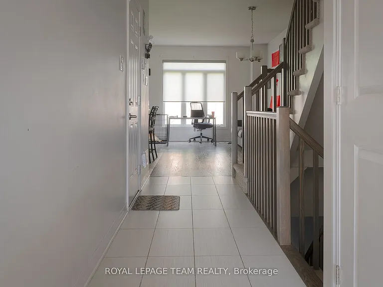 174 Hawkshaw Cres — Photo 5