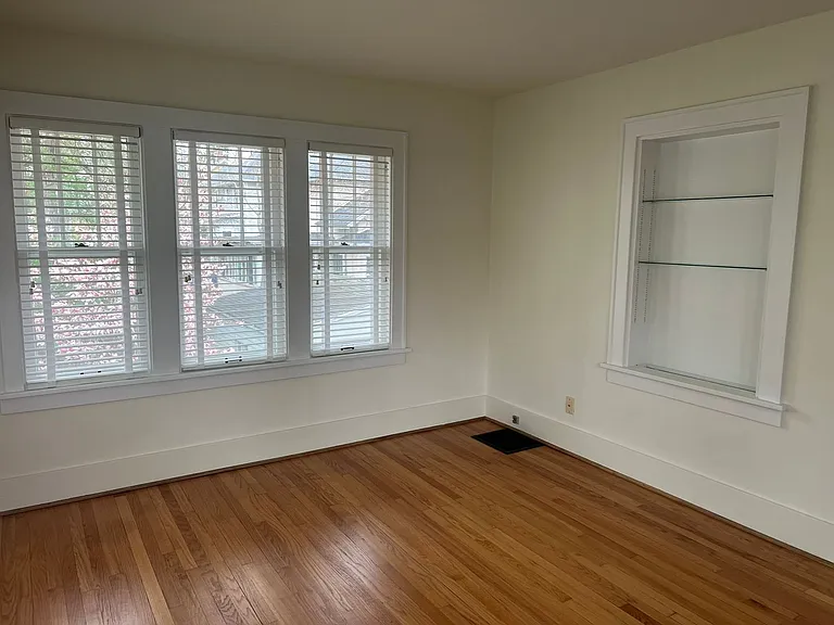240 W Locust St — Photo 15