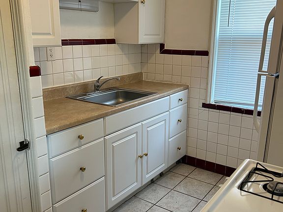 5th image of 7557 Williams Ave