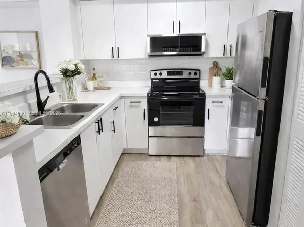 12166 Saint Andrews Pl APT 108, Hollywood, FL 33025