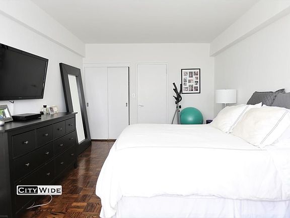 3rd image of 219 E 69th St APT 6G