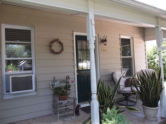2nd image of 209 S Buller St