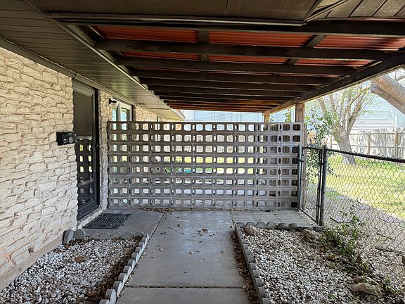 4th image of 8114 Exmoor Dr #B