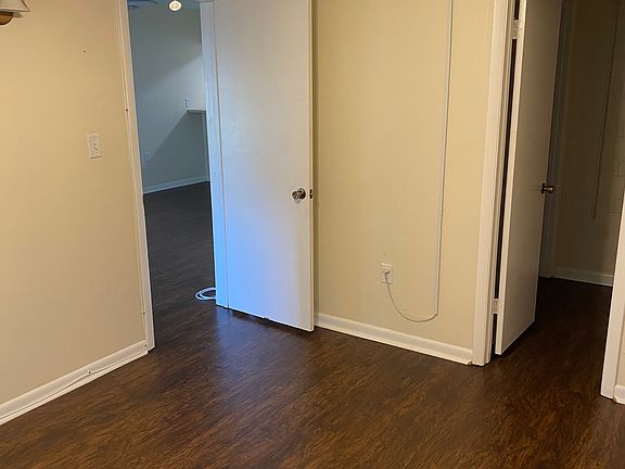 3rd image of 900 Avenue Z SE #D4