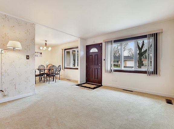 3rd image of 375 Winona St