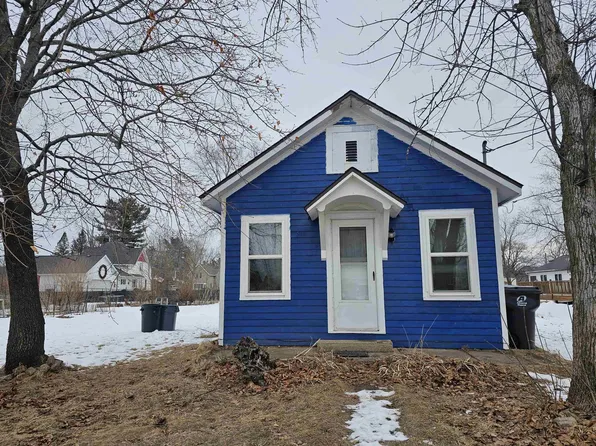 510 E Alfred St, Weyauwega, WI 54983
