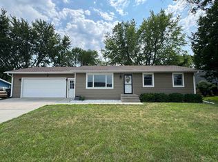 1207 W 11th St, Yankton, SD 57078
