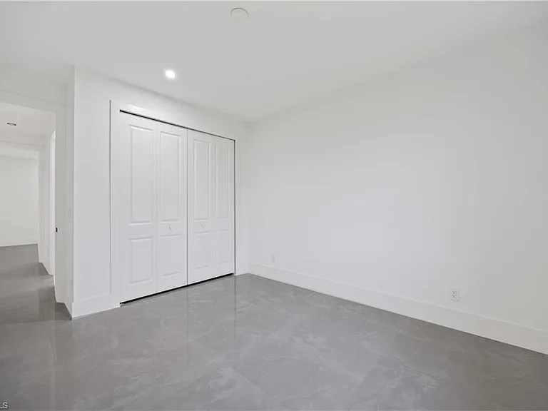 2619 23rd St W — Photo 23