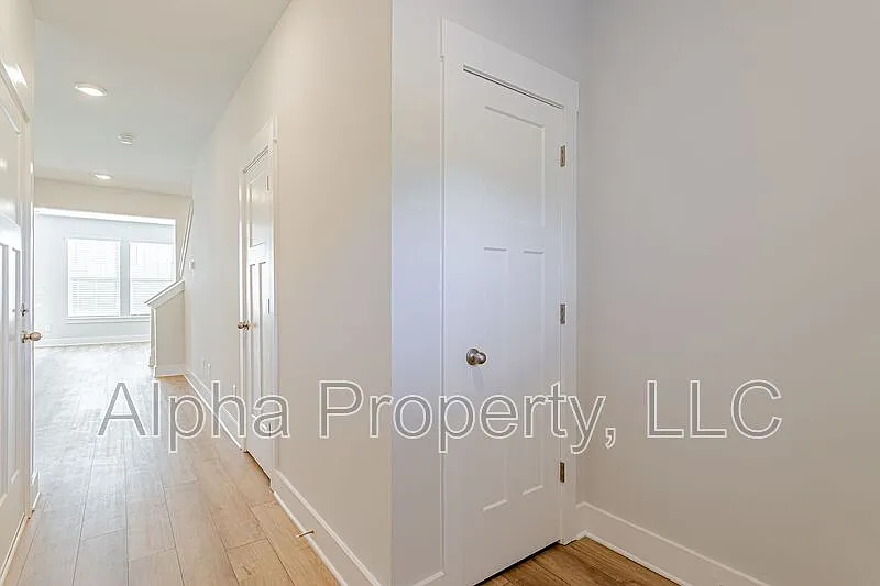 3 bed, 2.5 bath, 1580 sqft, $1,700 — Photo 2