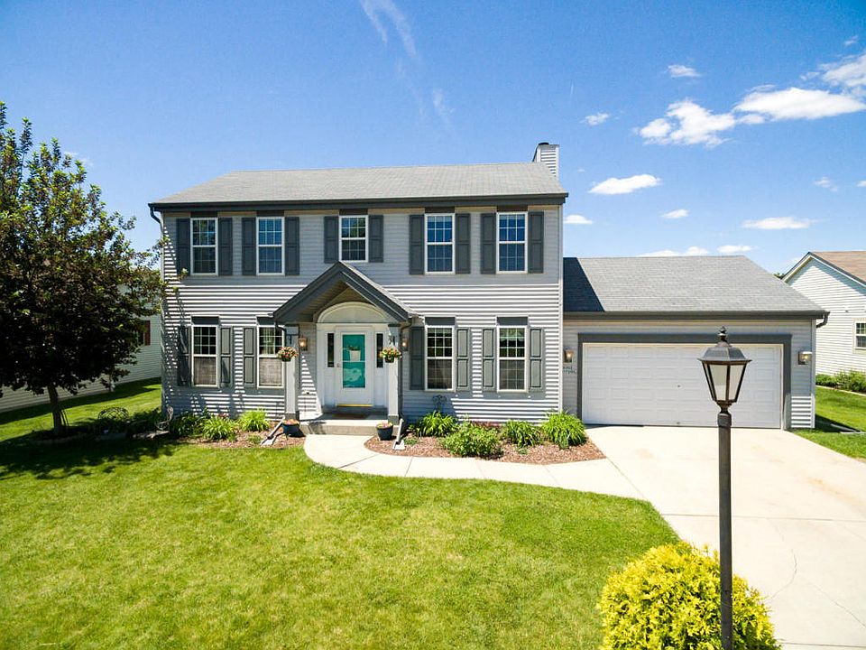 1st image of W202N17295 Oakwood Dr