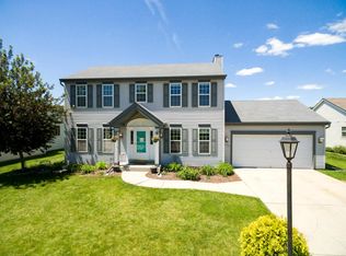 W202N17295 Oakwood Dr, Jackson, WI