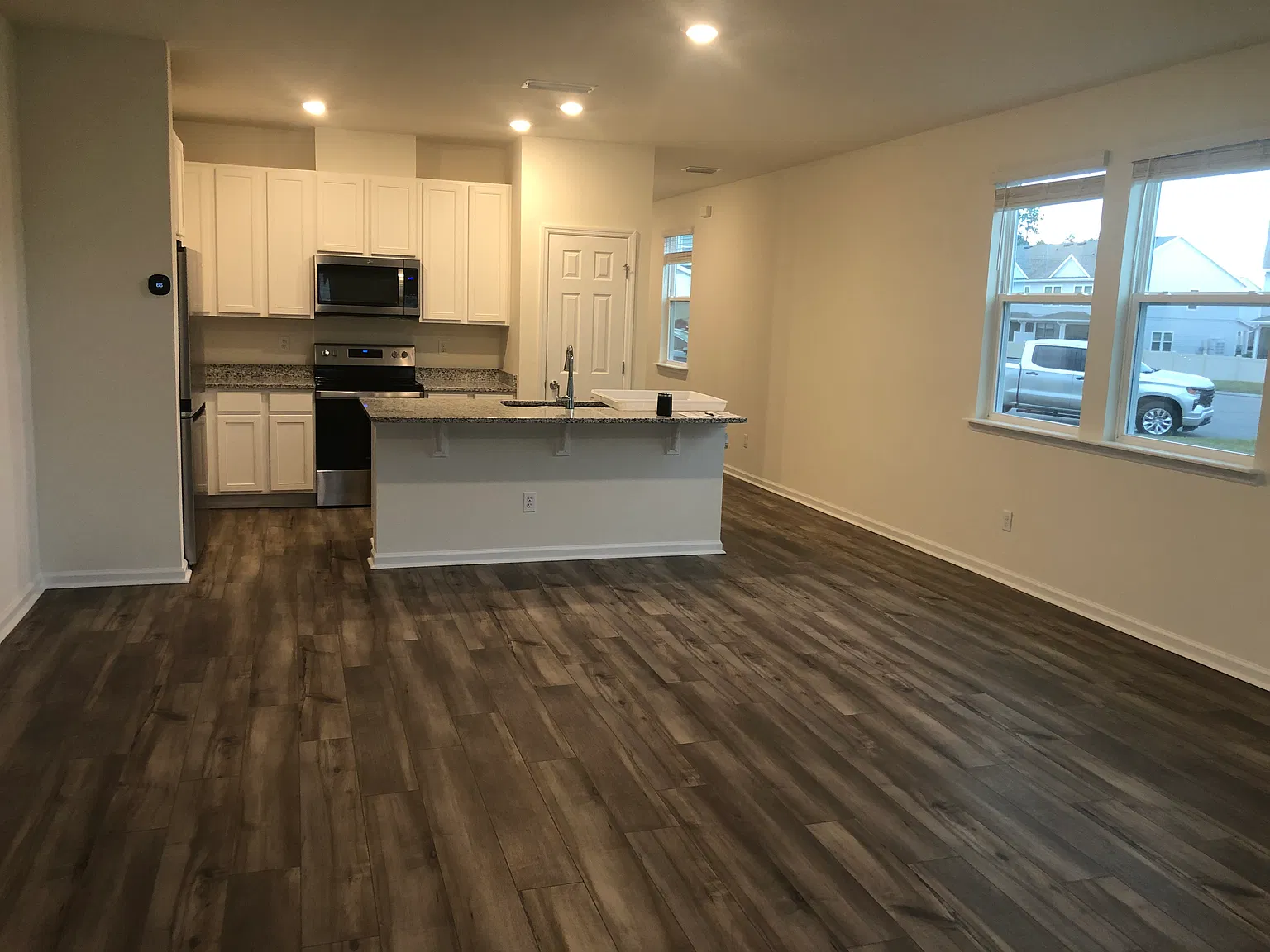 3 bed, 2.5 bath, 1627 sqft, $1,850 — Photo 4