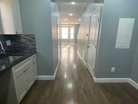 4th image of 1339 W Pike St Floor 2