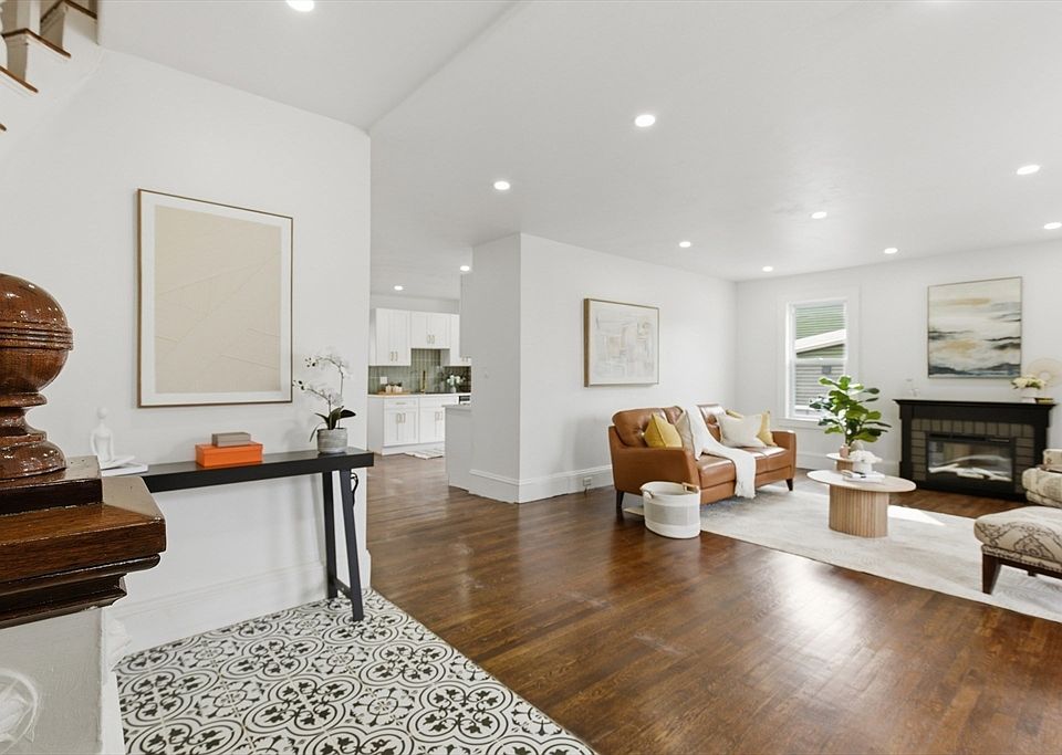 1st image of 9 Robbins St