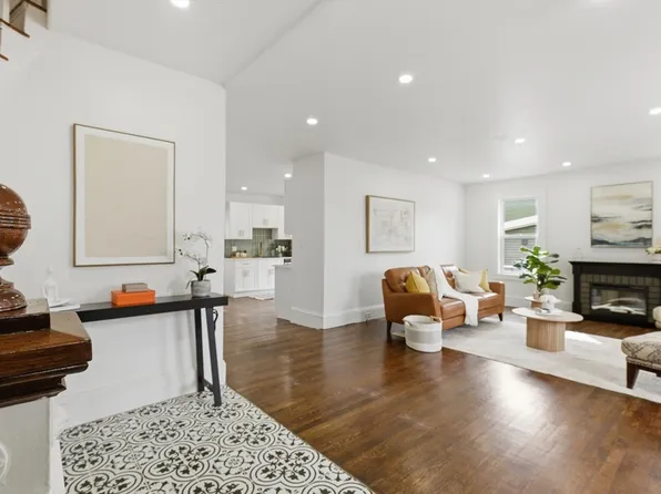 9 Robbins St, Waltham, MA 02453