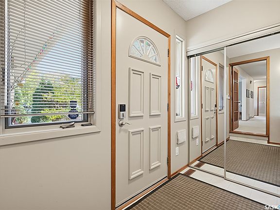 3rd image of 25 Yale Crescent