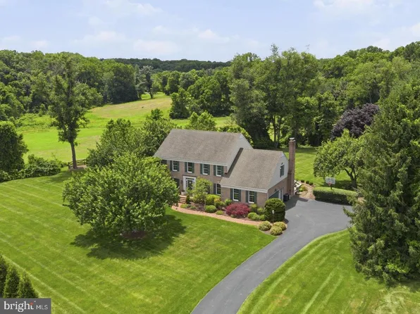 24 Manor Knoll Ct, Baldwin, MD 21013