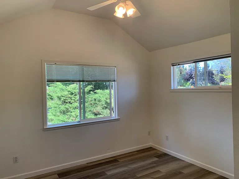1850 Reiman Ln — Photo 10