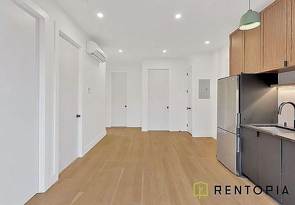 2nd image of 420 Tompkins Ave #1H