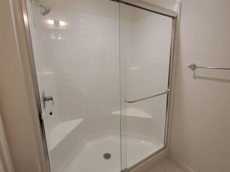 1st floor Bth w/ Shower