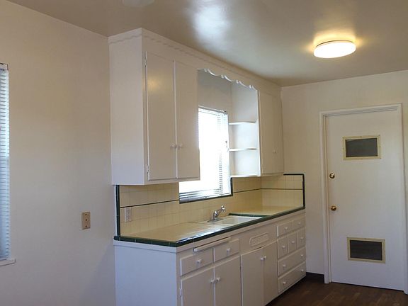 3rd image of 292 Juana Ave