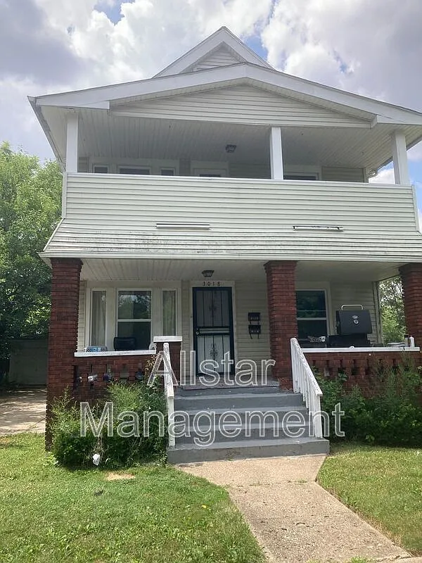 2 bed, 1.0 bath, 926 sqft, $795 — Photo 1