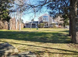10 Quahog Pond Ln, Falmouth, MA 02540