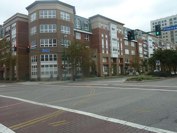 5th image of 388 Boush St