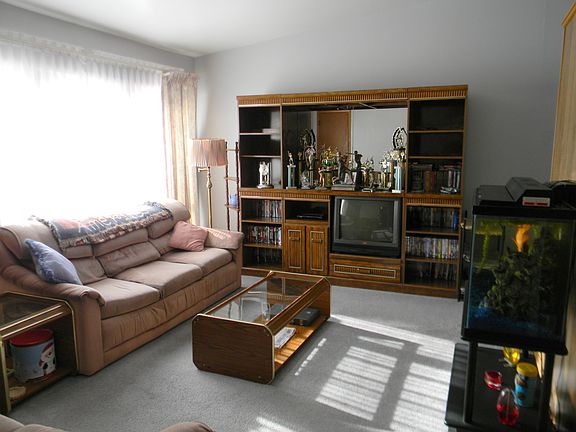 2nd image of 1719 S Green Meadows Blvd