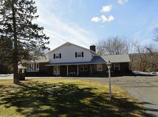 230 Calamus Meadow Rd, Hamden, CT 06514