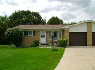 28546 Dino Cir, Chesterfield, MI