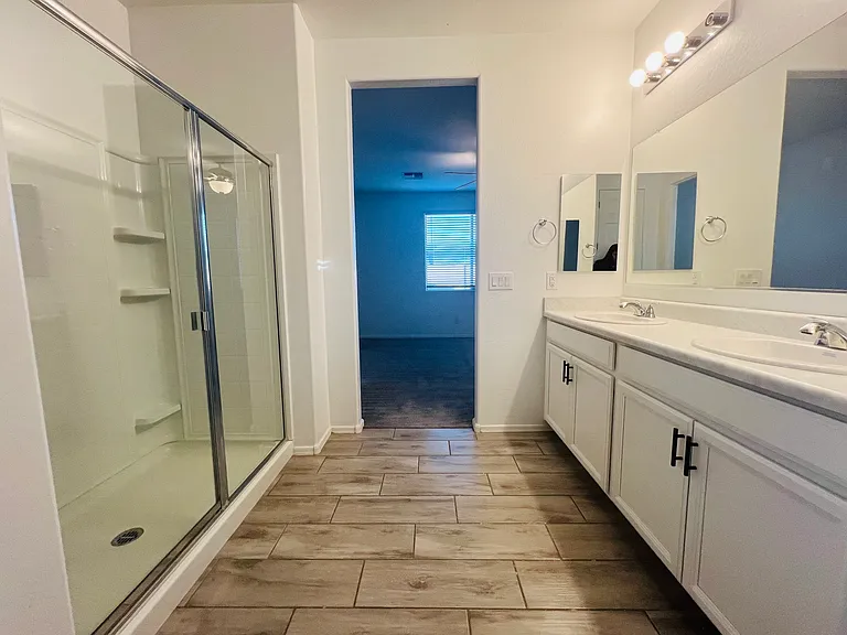 272 E Hawaii Dr — Photo 13