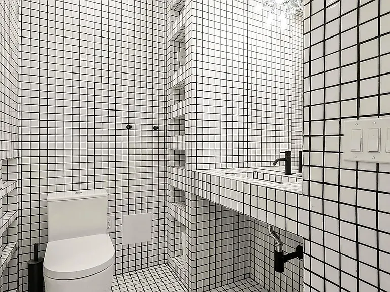 260 W 25th St #2 — Photo 15