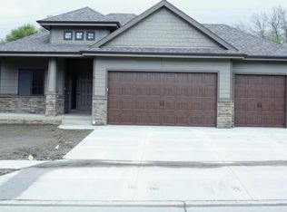 14 Kingsridge Dr N, Council Bluffs, IA 51503