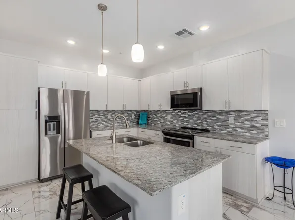 2335 E HUNTINGTON Drive, Phoenix, AZ 85040