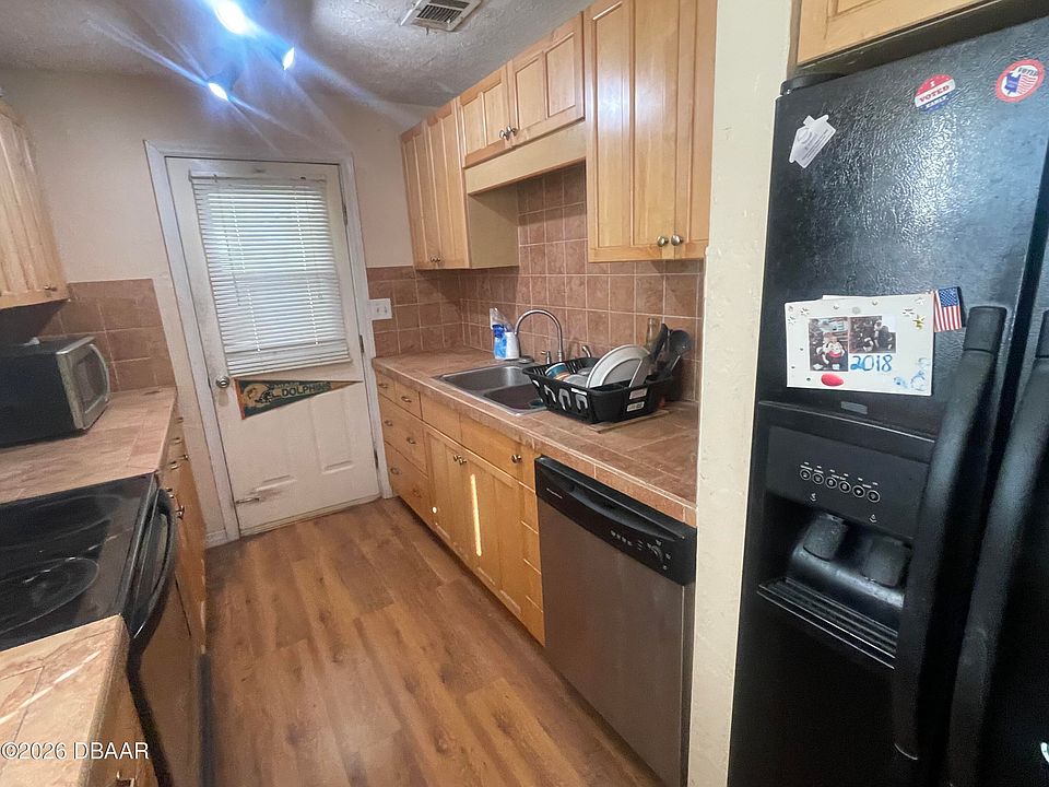 2nd image of 1220 Leon Ln