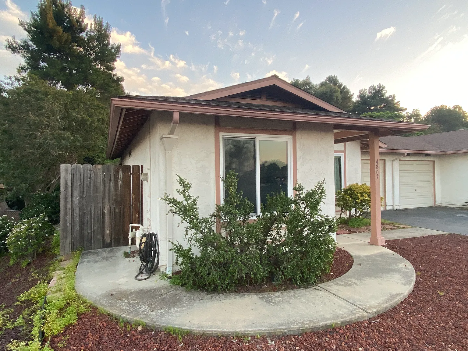 2 bed, 873 sqft, $3,200 — Photo 2