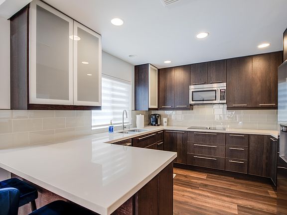 5th image of 3046 E Claremont Ave