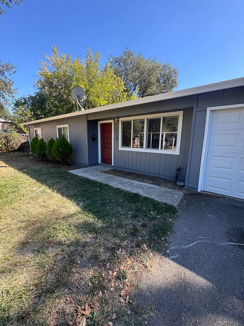 3 Bed/2 Bath Home In Redding, Ca — Photo 1