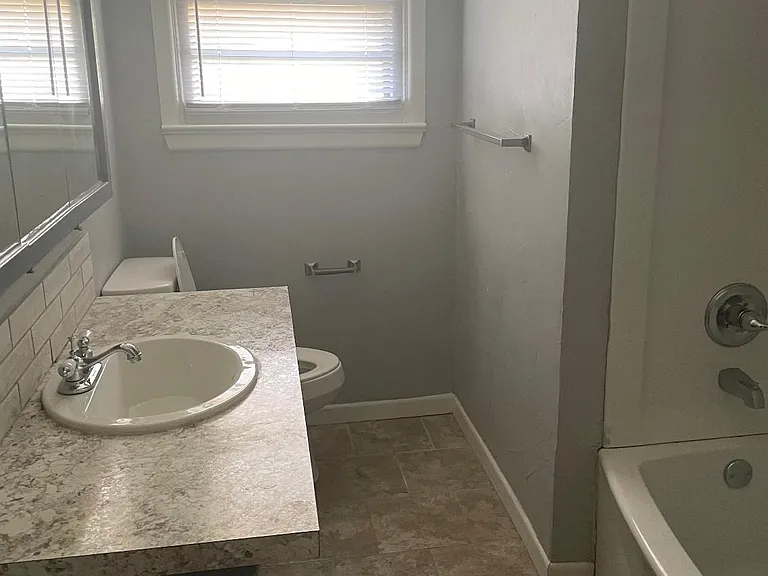 206 N 22nd Pl — Photo 4