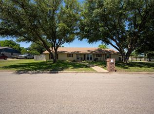 10701 Hiawatha Dr, Woodway, TX 76712