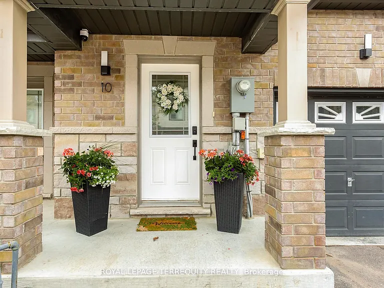 10 Deneb St — Photo 2