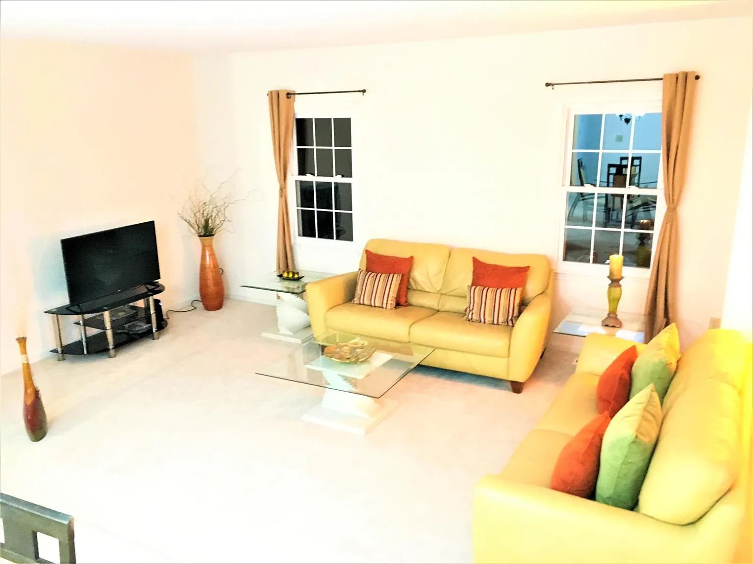 3 bed, 1137 sqft, $2,100 — Photo 2