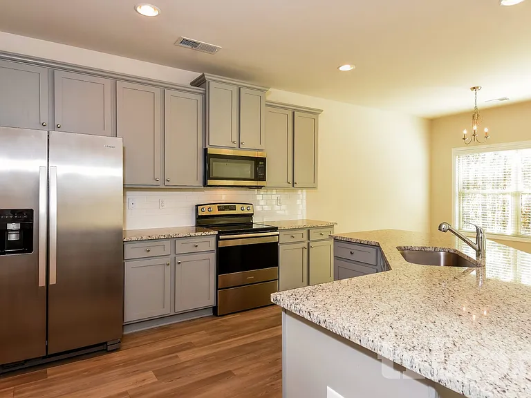 221 Ireland Ln — Photo 6