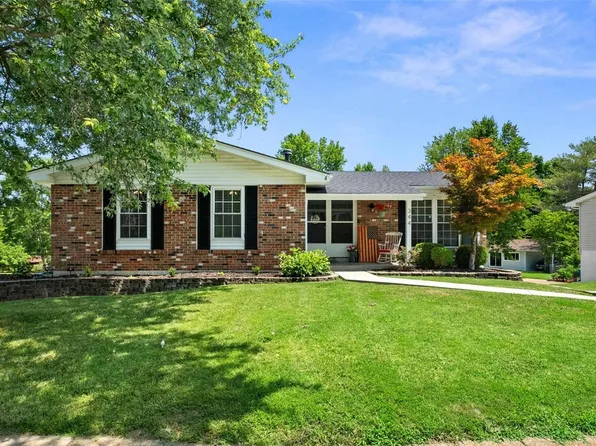 344 Village Creek Dr, Ballwin, MO 63021